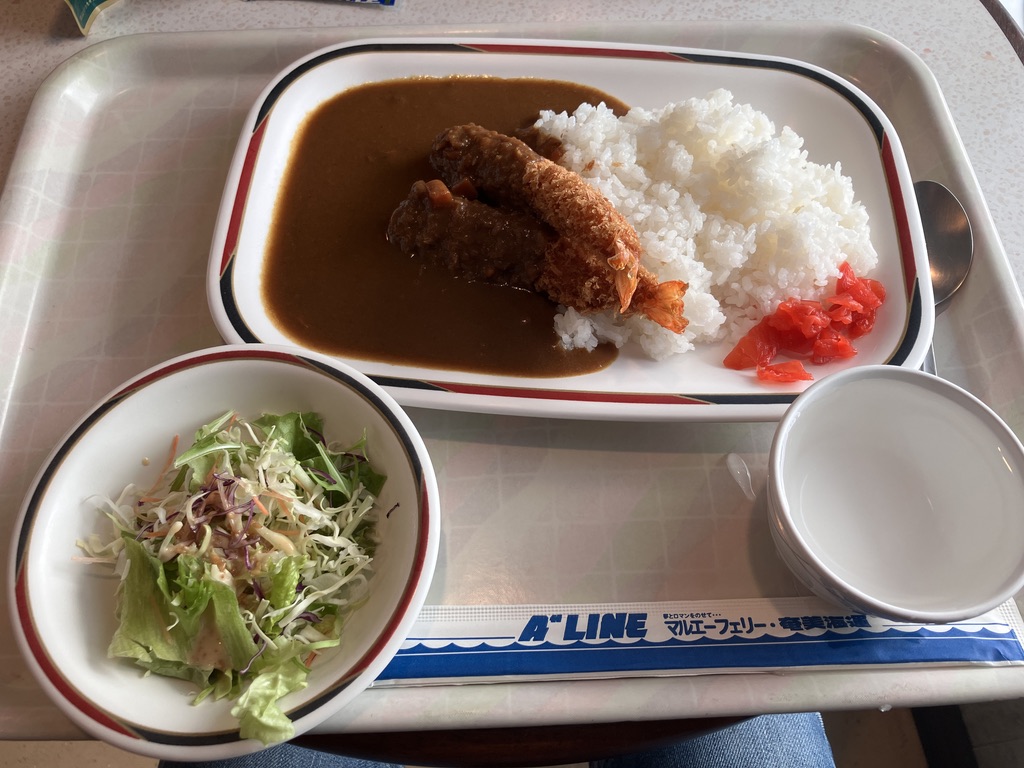 昼食の海老フライカレー