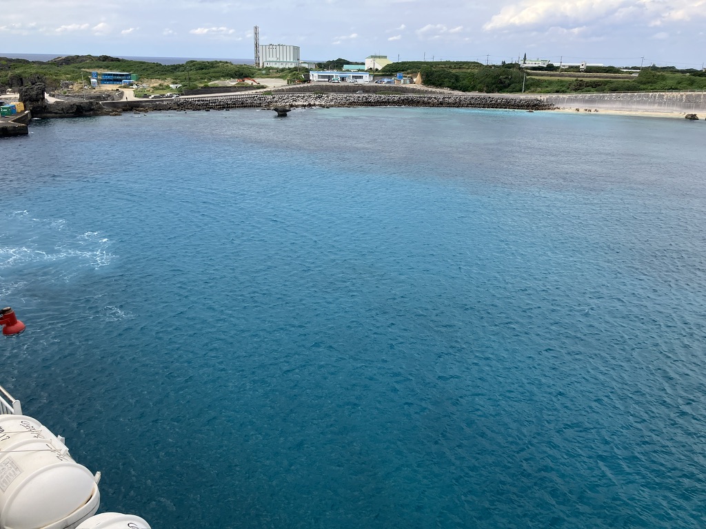 与論港の海