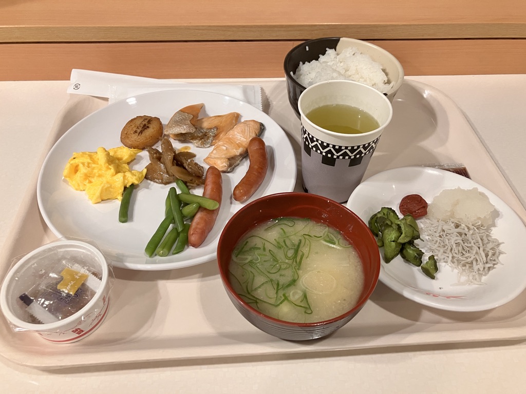 朝食のバイキング