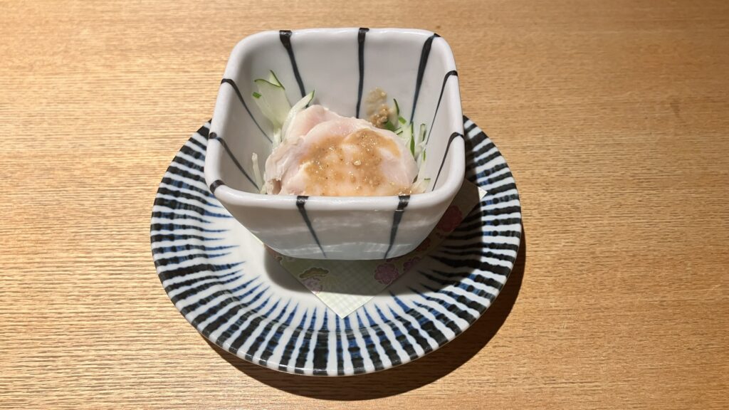 蒸し鶏ときゅうりをゴマダレで