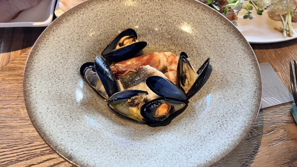 屋久島車海老と鮮魚・ムール貝の蒸し煮