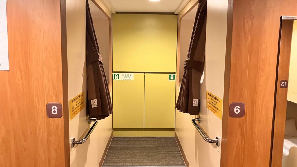 ツーリスト指定ベッド席上段