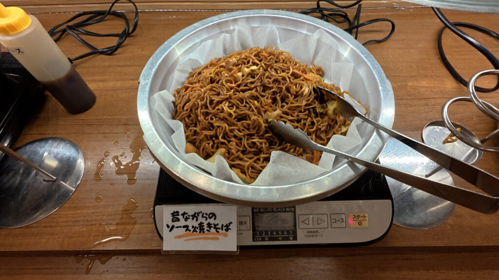 ディナーバイキングのメニュー(昔ながらのソース焼きそば)