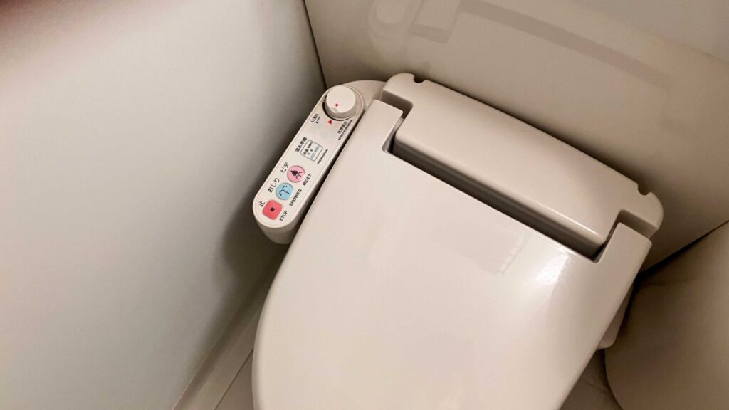 シングルルーム室内(ユニットバスのトイレは洗浄便座)